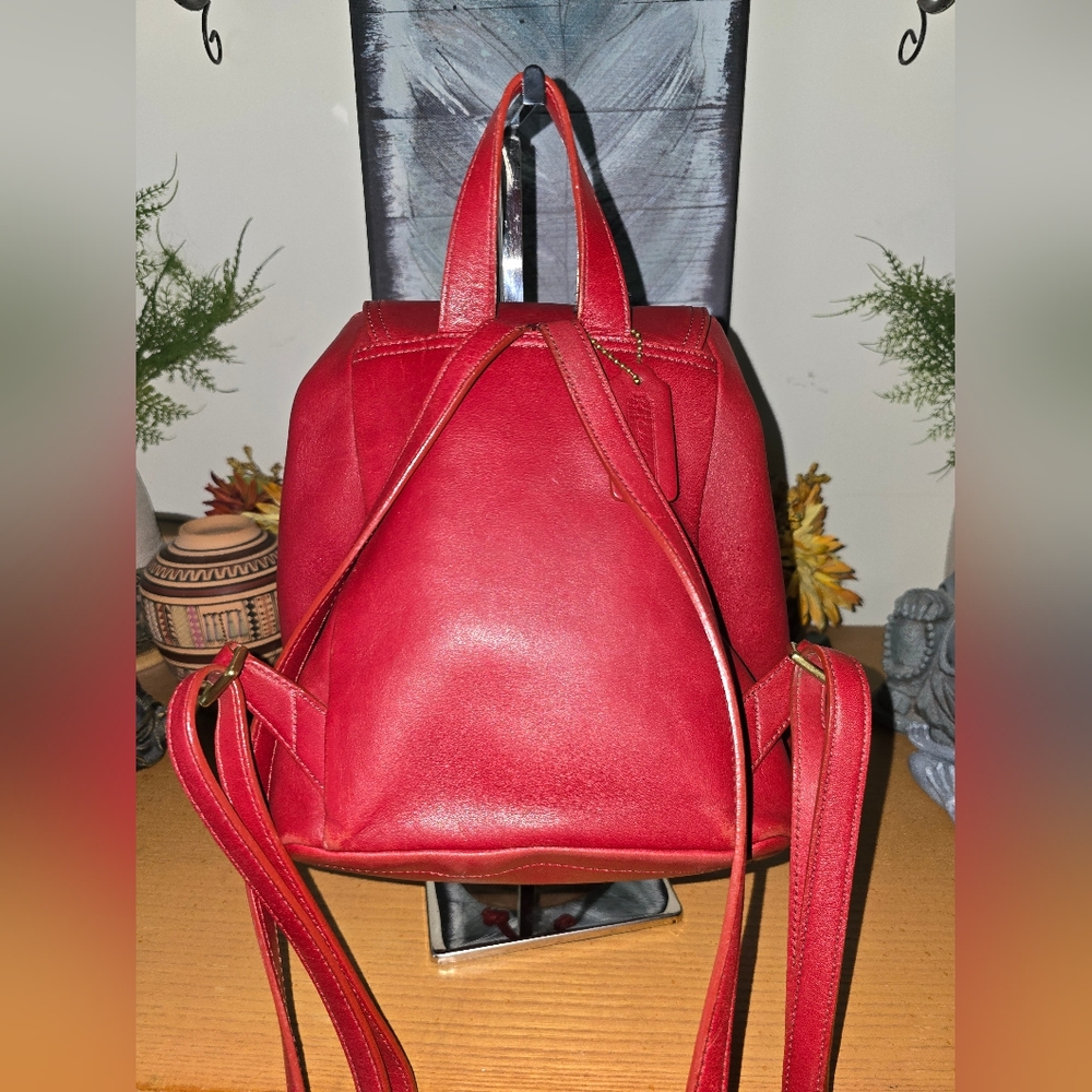Coach VINTAGE LEGACY Red Glove Tanned leather backpack. EUC - Picture 3 of 16